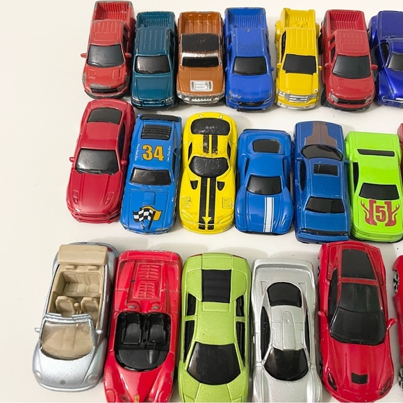 Lot of 27 Die-Cast Maisto Toy Cars Diecast - Picture 6 of 16